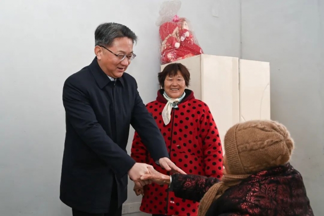 周斌赴阜宁县看望慰问群众检查促消费保安全工作：厚植为民情怀 强化使命担当 全力保障人民群众温暖过冬祥和过节