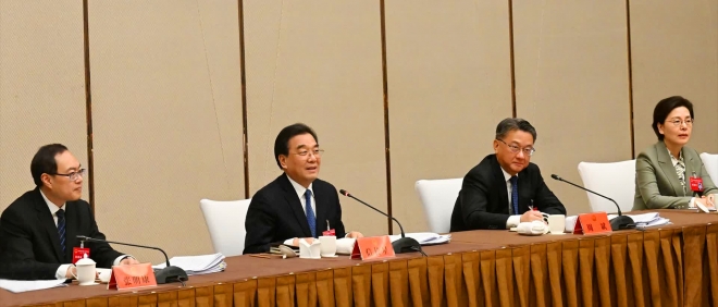 信长星参加盐城代表团审议时强调 把握机遇 发挥优势 以实干实绩回报总书记的关心关怀