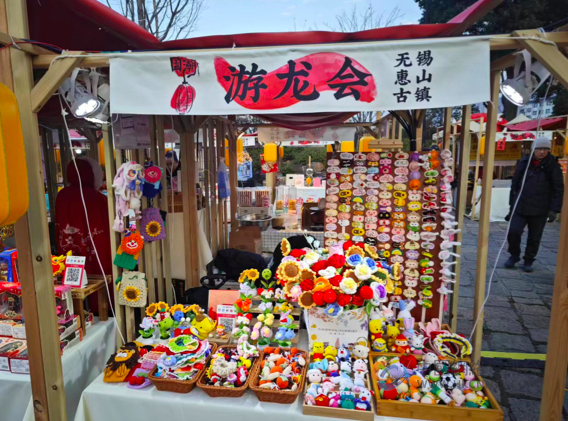 无锡惠山古镇上空惊现“百米巨龙”
