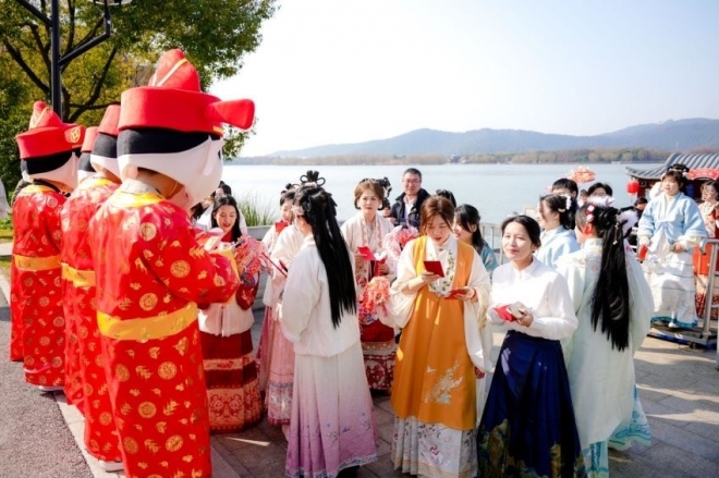 苏州石湖景区新春新玩法，“酥”式体验迎龙年