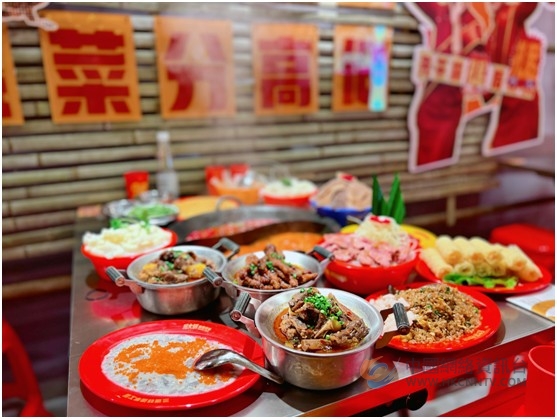 氤氲城市烟火气 后火锅南京首店“热辣”启幕