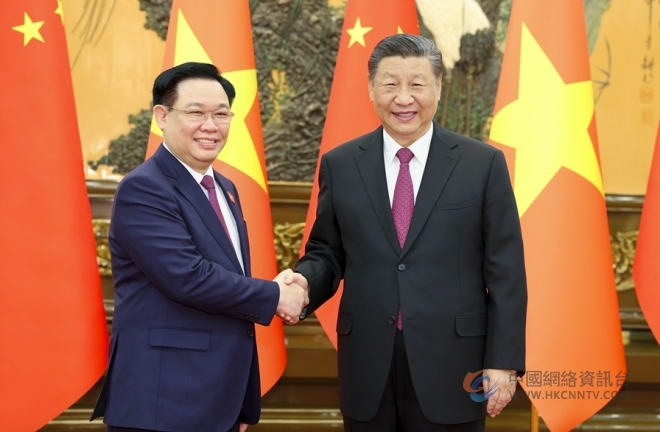 习近平会见越南国会主席王庭惠