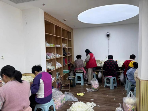 手工经济助力乡村振兴，暖心服务共筑和谐家园