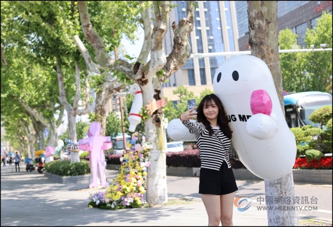 南京时髦梧桐大道五一火出圈 “我们的梧桐”艺术展扮靓城市潮流地标