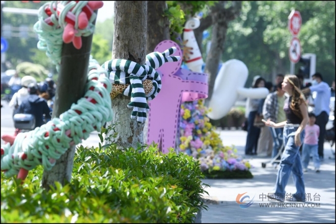 南京时髦梧桐大道五一火出圈 “我们的梧桐”艺术展扮靓城市潮流地标