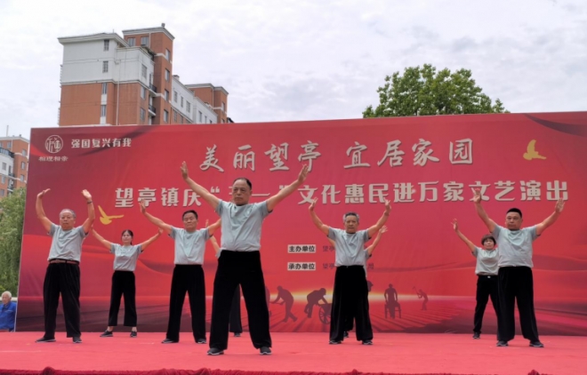 镇政府送戏下乡  三团队同台亮相