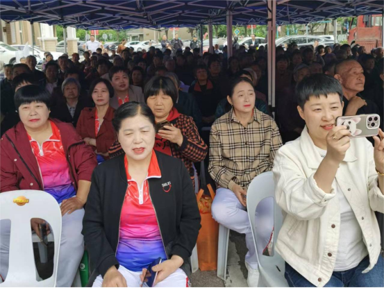 镇政府送戏下乡  三团队同台亮相