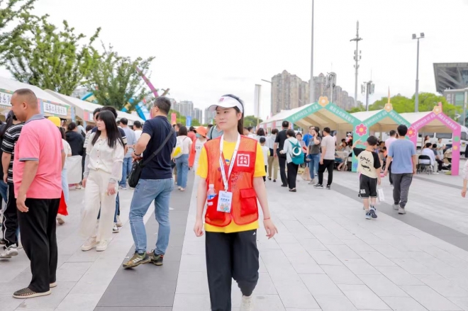 “伊心向阳”苏州伊利志愿服务队以高质量服务助力金鸡湖端午龙舟赛圆满开展