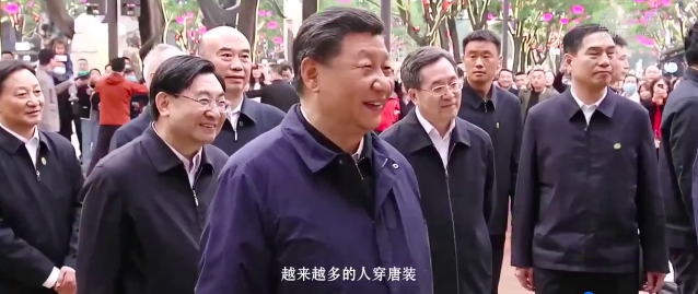 文脉华章丨在大唐不夜城，总书记同大家开心互动