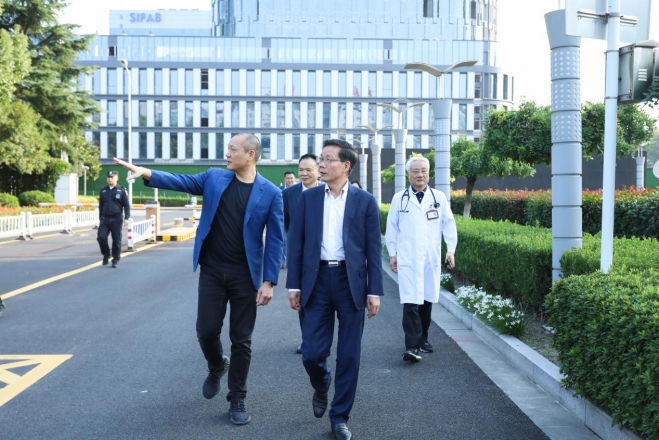 中国科学院院士、海南医科大学校长莅临香港九龙集团视察
