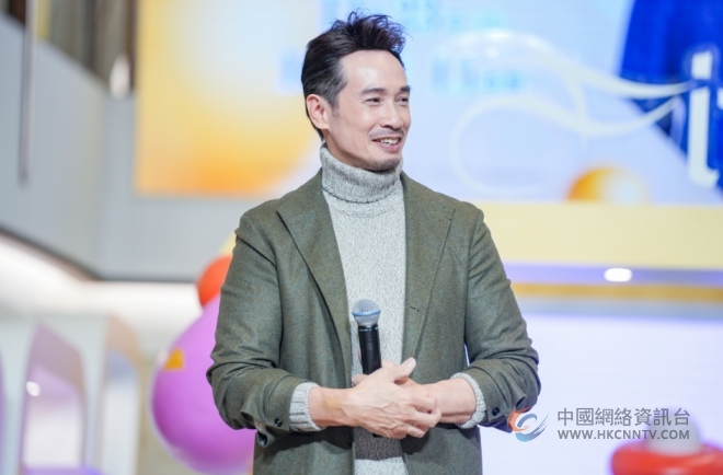 中国香港影星陈豪、丁子朗现身南京ifc商场 出席「星光见面会」与粉丝见面