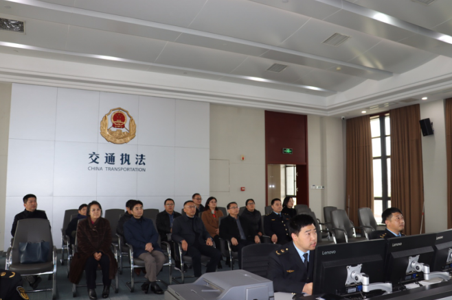 盐城交通执法开展“宪法宣传周”普法活动