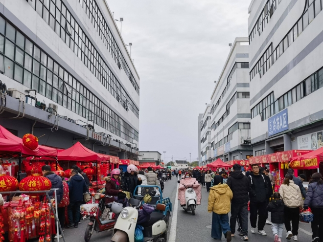 年夜饭必备菜交易火爆，南环桥市场迎来春节前销售高峰