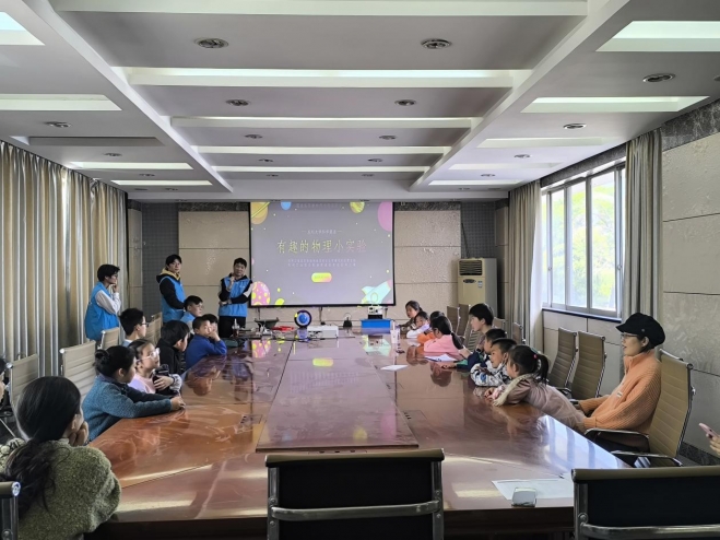 苏州园区园东社区：小手探科学 物理大世界