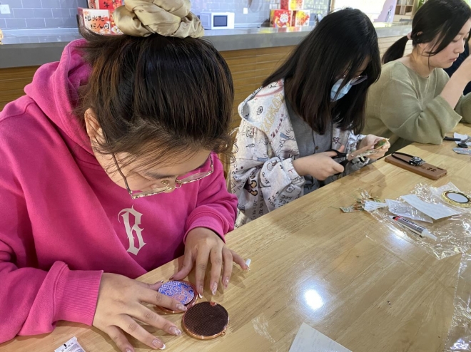 苏州园区阳浦路社区开展“镜中倩影 悦己之美”主题活动