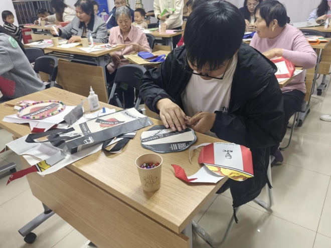 苏州园区菁华社区开展“世界地球日”垃圾分类宣传活动