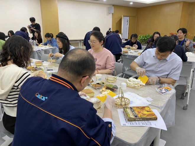 苏州园区阳浦路社区开展“以书换绿”主题活动