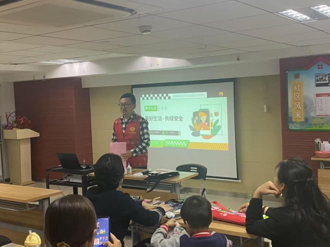 苏州园区菁华社区开展“美好生活，共绿安全”环保集市活动