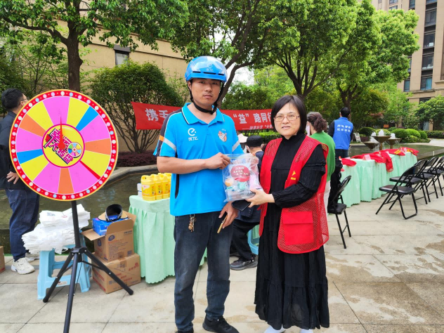 苏州园区澜溪社区开展“百场服务”便民活动，搭建居民“连心桥”