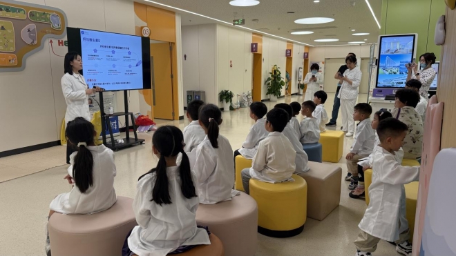 苏州园区菁华社区开展“爱意萌芽”小医生职业体验活动