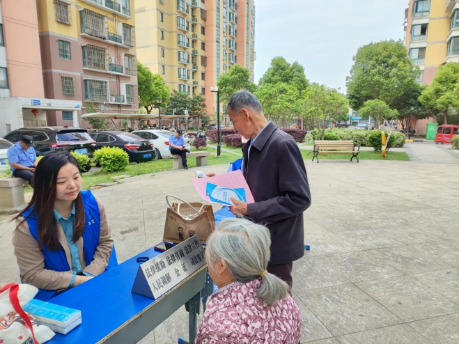 专业服务暖民心，苏州园区闻涛苑社区举办公益法律咨询活动