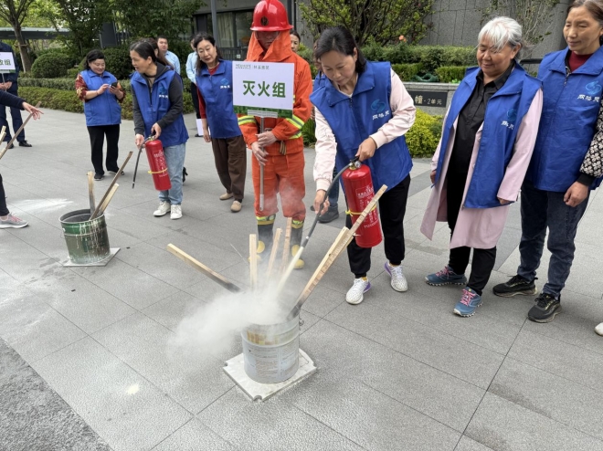 苏州园区云溪社区网格治理助力消防演练，自治筑牢安全防线