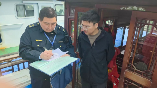 盐城市交通综合执法全力守护游船“碧波安澜”