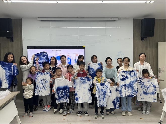 “染一份爱意，献最美母亲”，苏州园区云溪社区开展母亲节扎染活动