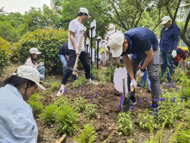 苏州园区汀兰社区：垃圾分类巧变身 共享花圃添新景