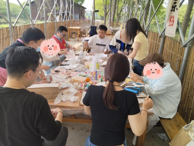 苏州园区西洛巷社区开展“趣享自然 亲子手作”雪宝家庭亲子活动