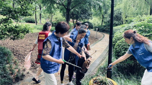 苏州园区星辰南社区开展“垃圾不落地 苏州更美丽”宣传活动