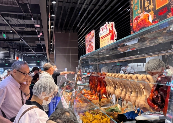 坚定学习胖东来模式走品质零售路线，永辉南京学习胖东来调改首店开业