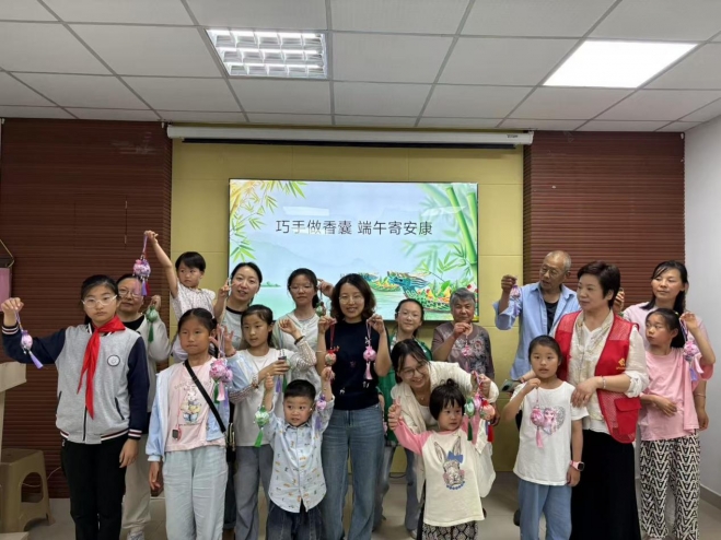 苏州园区星辰南社区开展“巧手做香囊，端午寄安康”主题活动