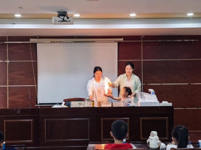 科学魅力点燃童真，苏州园区闻涛苑社区开展科普活动