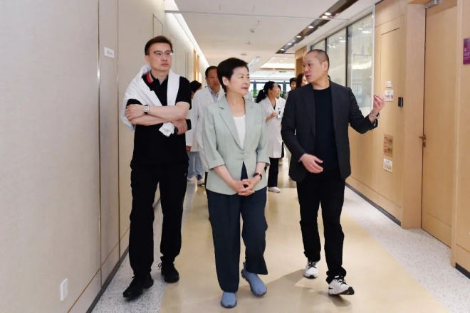 林郑月娥率团莅临苏州九龙医院和禧华医院参访交流