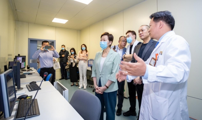 林郑月娥率团莅临苏州九龙医院和禧华医院参访交流