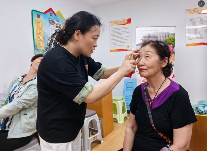 苏州园区钟南社区：关爱老人眼健康，守护晚年光明视界