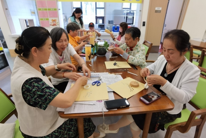 芒种时节话传承，苏州园区澜溪社区开展手工灯制作活动