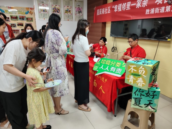 苏州园区星辰南社区开展“幸福邻里一家亲”宣传活动