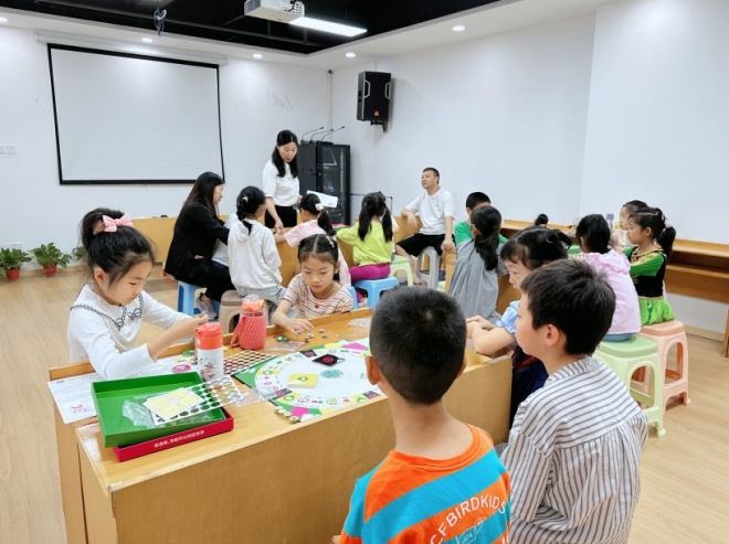 苏州园区钟南社区举办创意桌游工作坊，开启认知新旅程