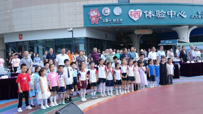 苏州首创幼儿国防教育新路径！儿童用画笔纪念抗战胜利80周年