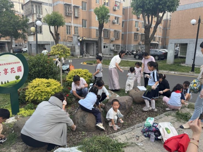 苏州园区浪花苑社区开展共享花圃维护暨养护知识竞答活动