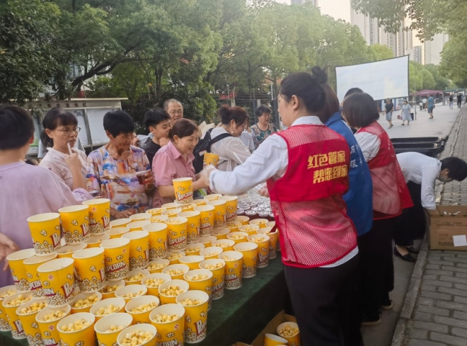苏州园区凤凰城社区：银幕映国风，共赴光影夏夜