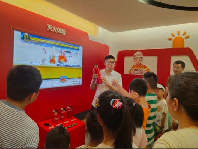  “七彩夏日 护童成长”，苏州园区汀兰社区开展安全教育活动