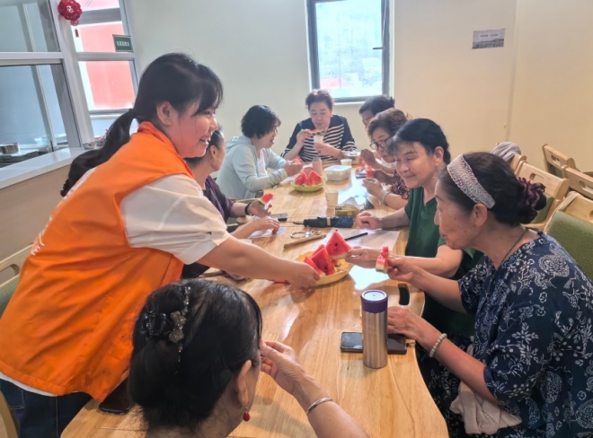 苏州园区钟南社区：清凉一夏，关爱同行