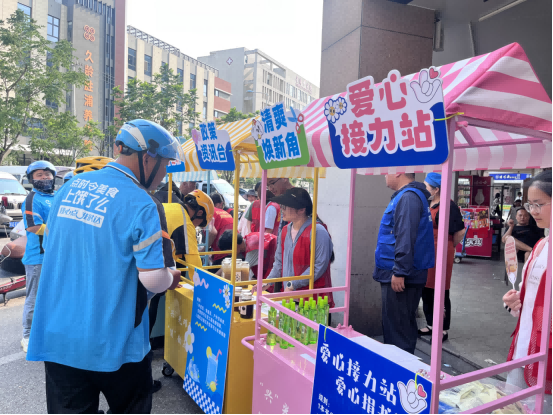 “凉”辰“骑”遇送清凉！苏州园区兴浦社区致敬城市“奔跑者”