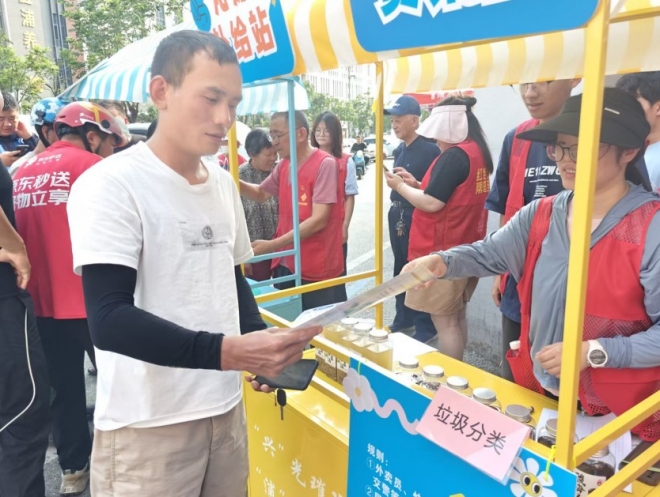 苏州园区兴浦社区：分类新风拂集市 旧书换物惠邻里