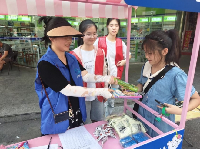 苏州园区兴浦社区：分类新风拂集市 旧书换物惠邻里