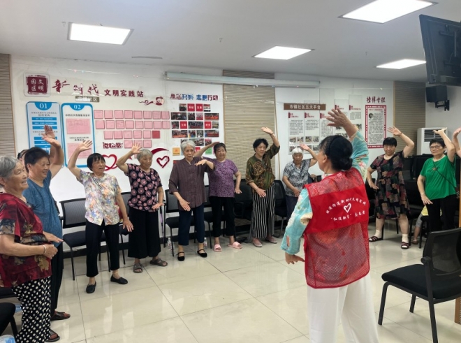 “情暖桑榆，健康同行”，苏州市镇社区举办老年养生讲座暨保健操活动