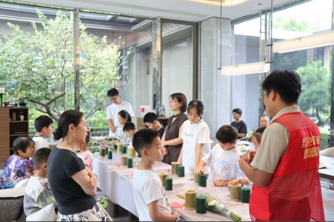 苏州园区西洛巷社区开展“清风入怀·廉韵‘荷’香”廉洁文化体验活动